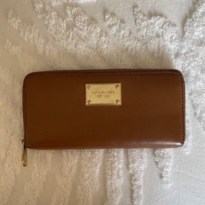 Michael Kors Large Brown Leather Zipper Wallet
